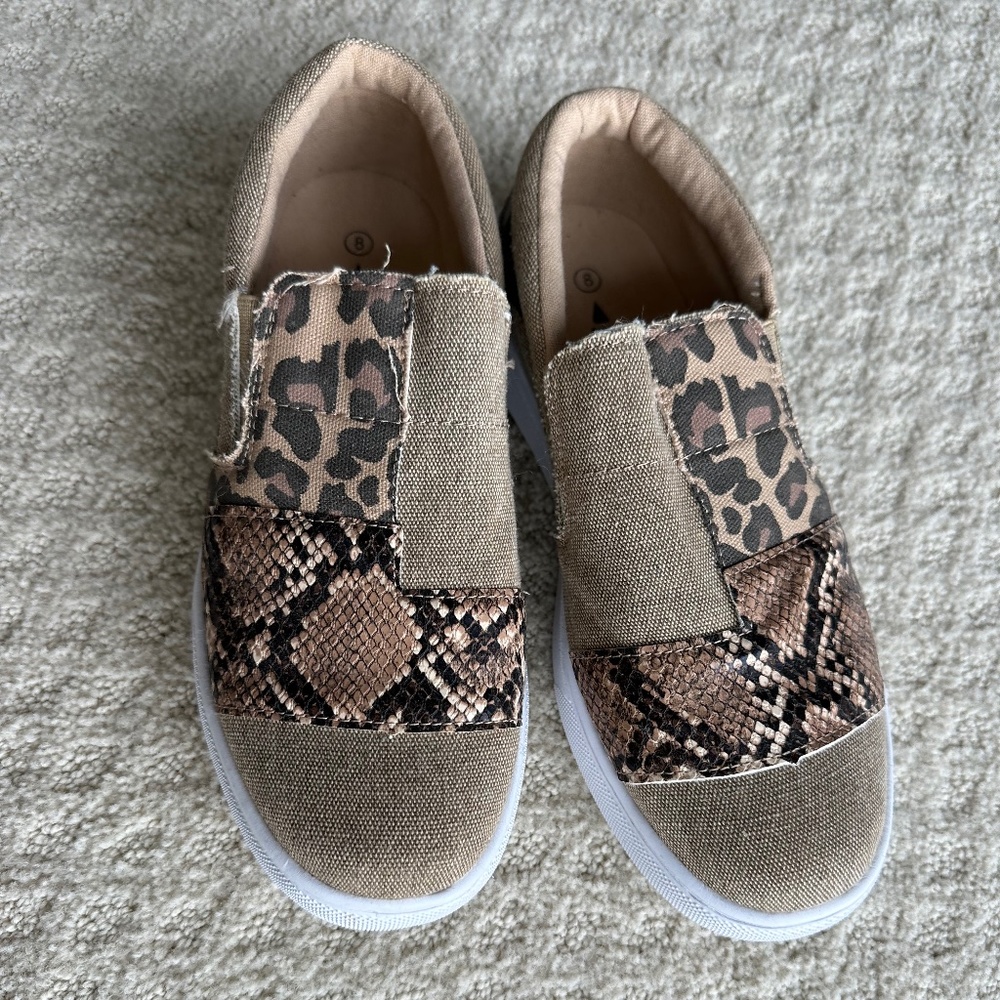 Super comfy size 8 animal & snake print sneaker